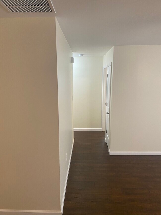 Building Photo - 7685 Brams Hill Dr