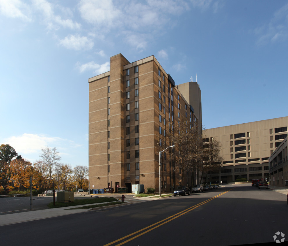 Building Photo - Town Center