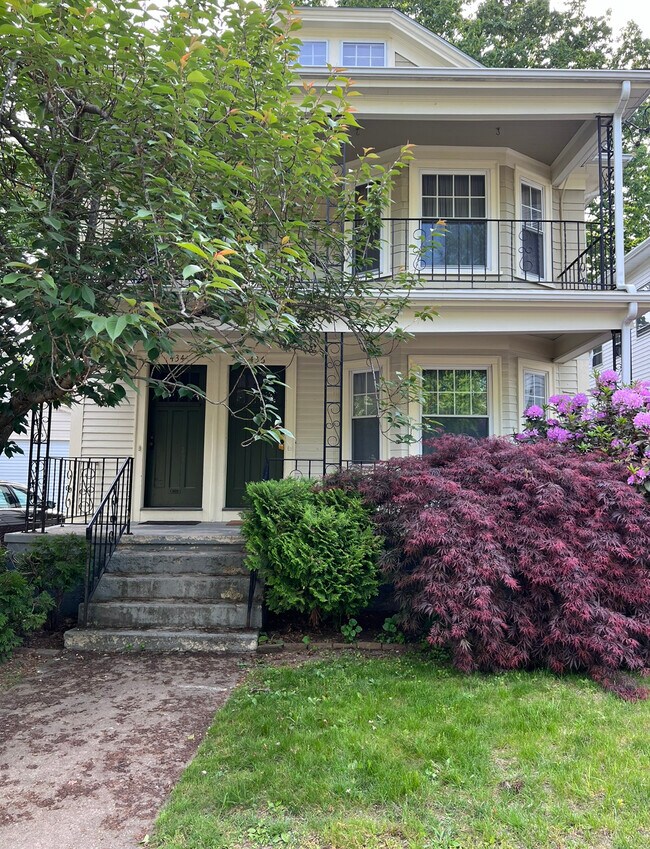 434 River Ave Unit 2, Providence, RI 02908 Apartments in Providence