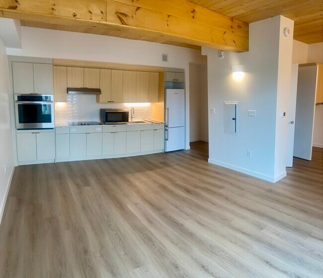 Building Photo - 154 Broadway