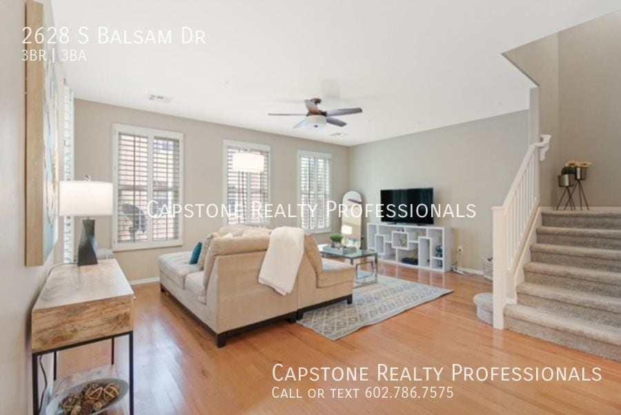 This beautiful 3story townhome in Gilbert... House for Rent in