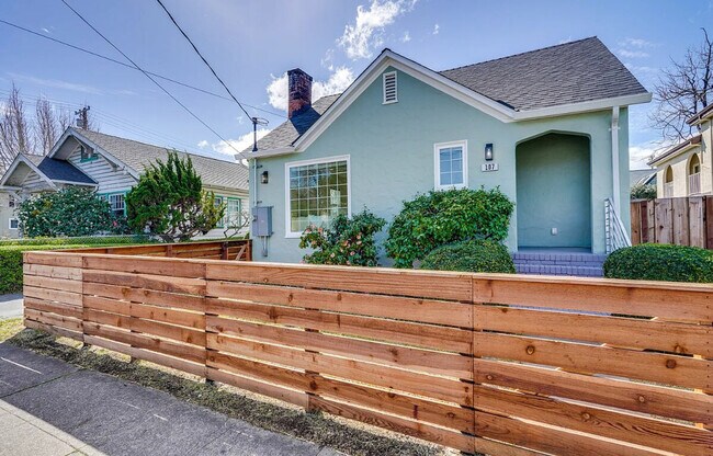 Foto del edificio - 331 San Antonio Ave