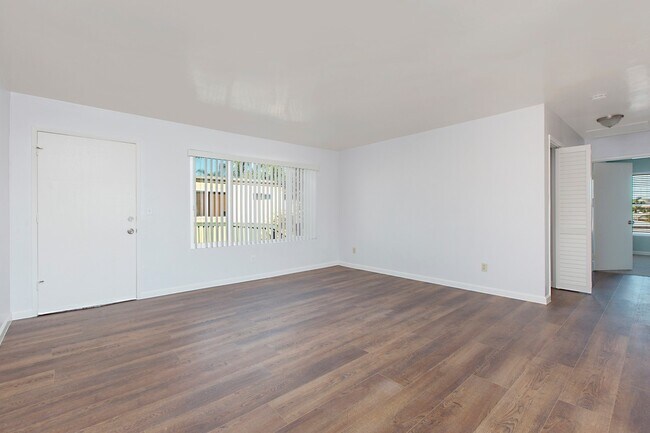 Foto del edificio - 251-255 Ebony Ave