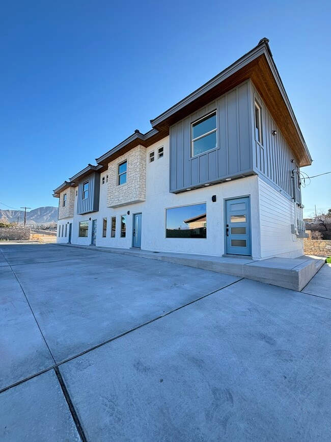 Building Photo - 5940 Cadiz St