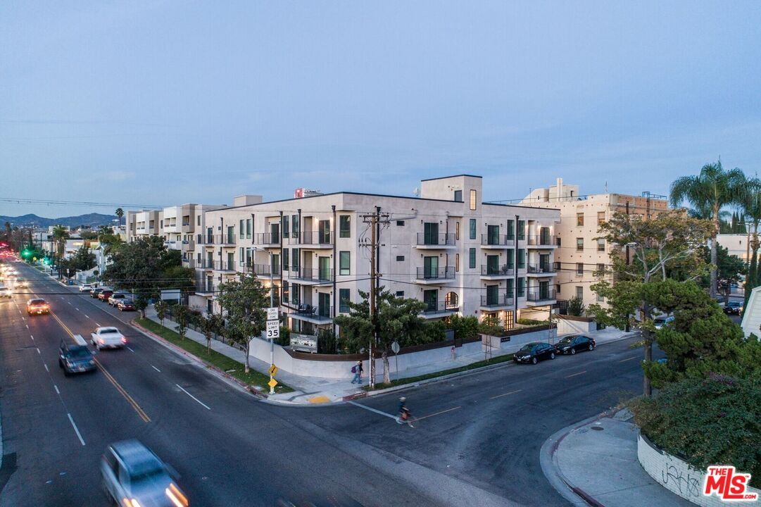 Foto principal - 3715 San Marino St