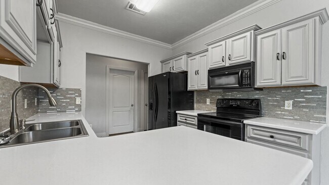 Building Photo - "Beautiful 3-Bedroom Haven with Fireplace ...
