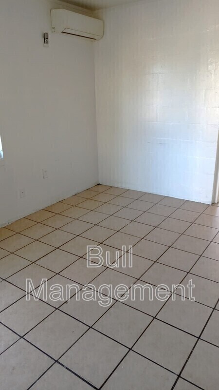 Building Photo - 746 S Lee Ave