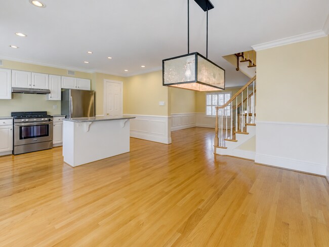 Building Photo - 715 Leister Dr