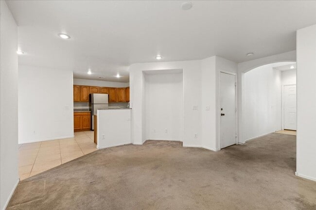 Building Photo - Welcome Home! 3 Bd, 2.5 Bths, 2-Car Garage, Open Floor Plan - Southwest