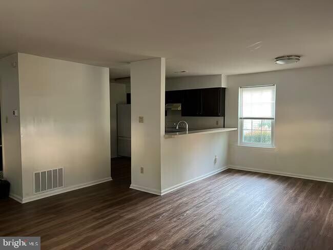 Building Photo - 2401 Greensward N