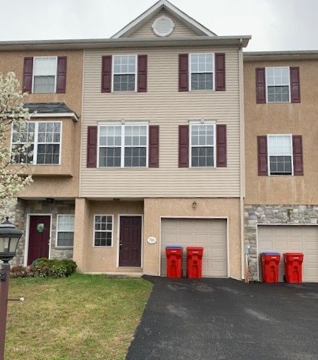 Primary Photo - 706 E Elm St