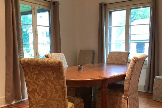 Dinning Room - 95 S Waukegan Rd