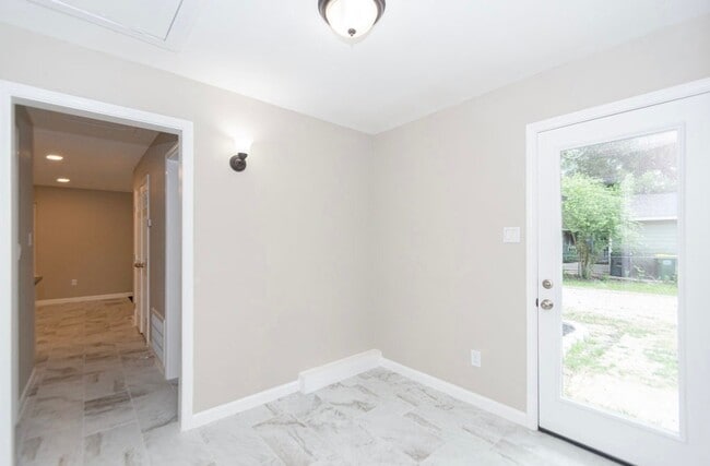 Building Photo - 2950 Piper Rd