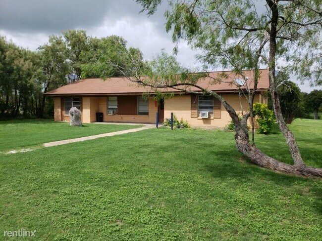 Building Photo - 3 br, 1 bath House - 179 CR 382