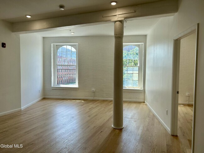 Foto del edificio - 155 River St