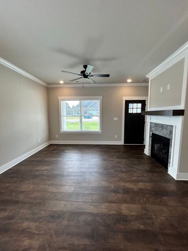 Foto del edificio - Beautiful New Build 3 Bed, 2.5 Bath, 2 Car Garage - Community Pool & Walking Trail!