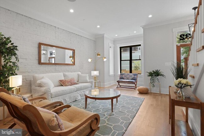 Foto del edificio - 1432 G St SE