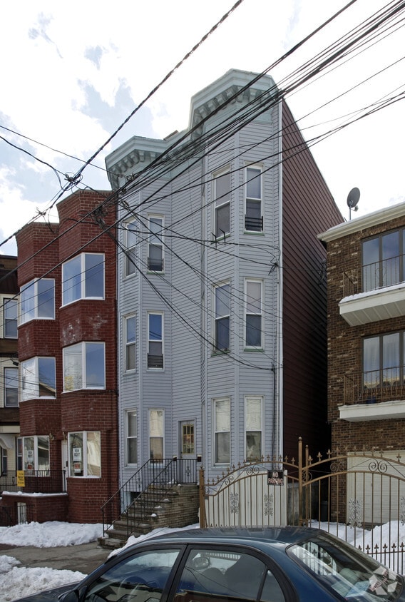 Building Photo - 113 Hutton St