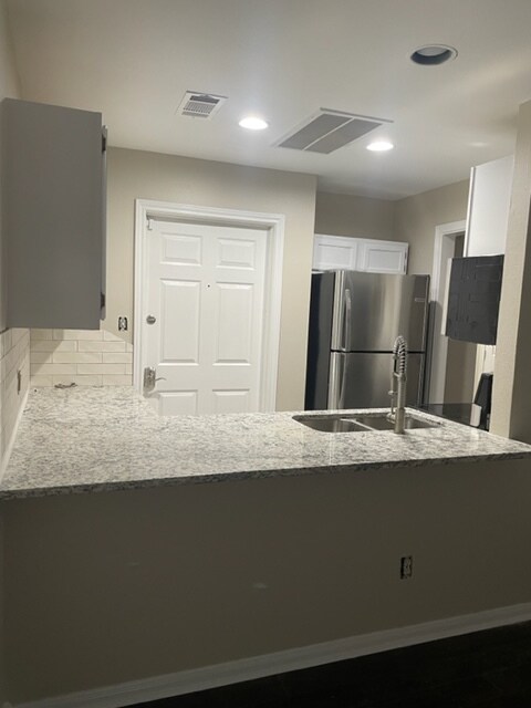 stainless appliance and granite in kitchen - 1159 Lovett St