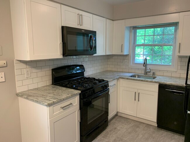 Foto del edificio - 457 W Clarkstown Rd
