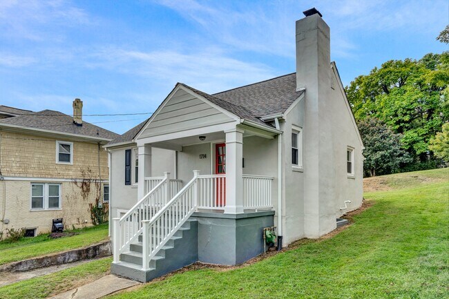 Building Photo - 1714 Roanoke Ave SW