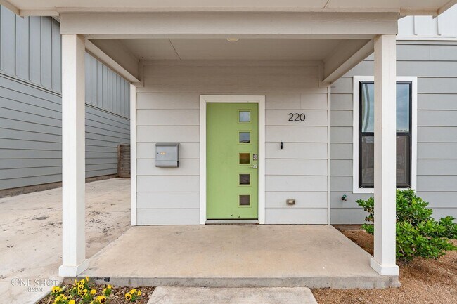 Foto del edificio - 220 Pecan St