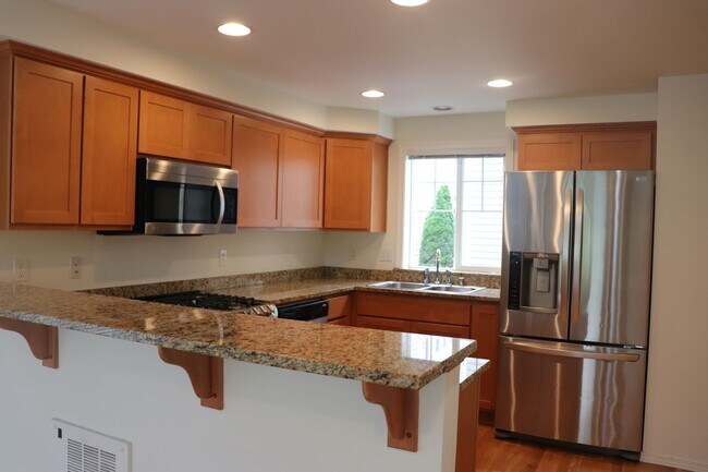 Foto del edificio - Beautiful 2 Bed/2 Bath Townhouse in Pinehu...
