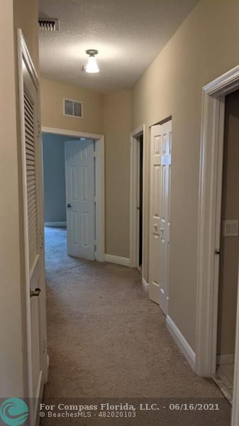 Foto del edificio - 3409 Lakeside Dr