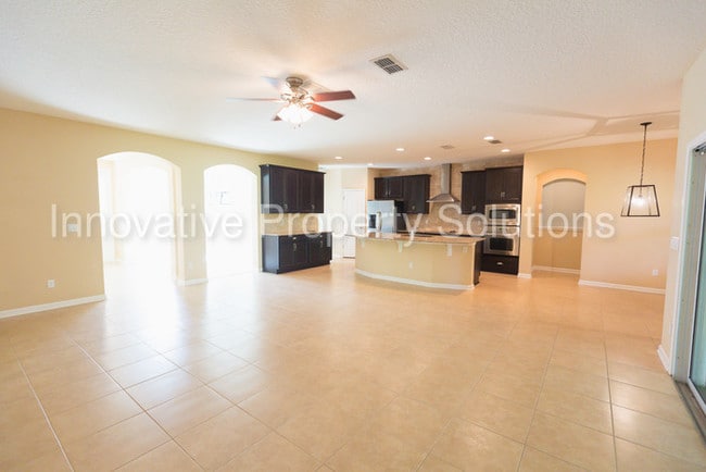 Building Photo - 166 Queen Victoria Ave