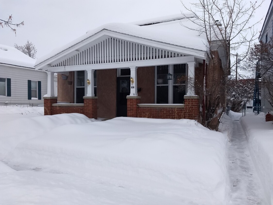 Primary Photo - Two Bedroom Home! Fenced in yard! Pet Nego...