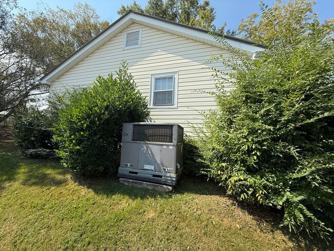 Building Photo - Walking Distance to Pell City Courthouse, ...