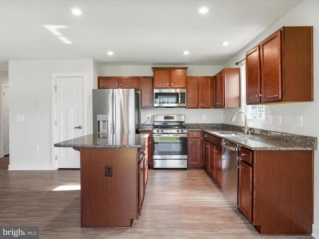 Foto del edificio - 403 Rushbrook Rd