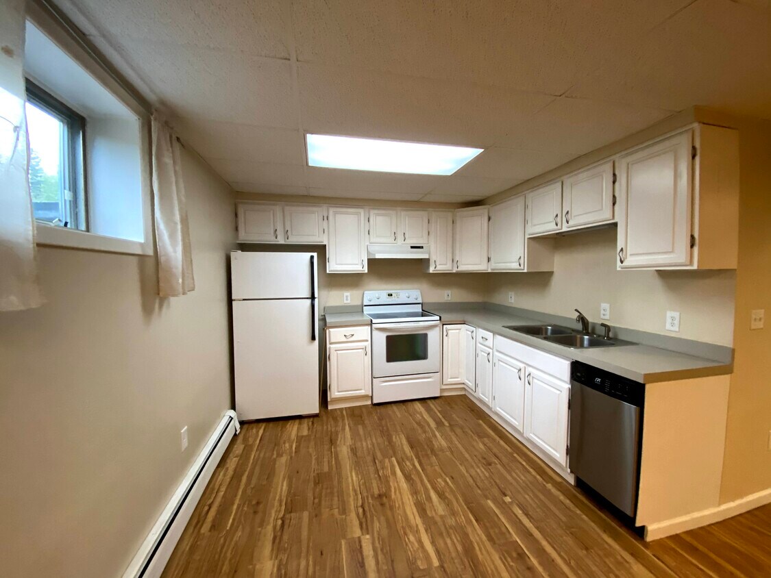 Primary Photo - 494 Sprucewood Rd