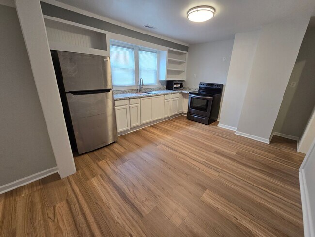 Foto del edificio - Cute Meadowview Bungalow; 3/1.5 Right in T...