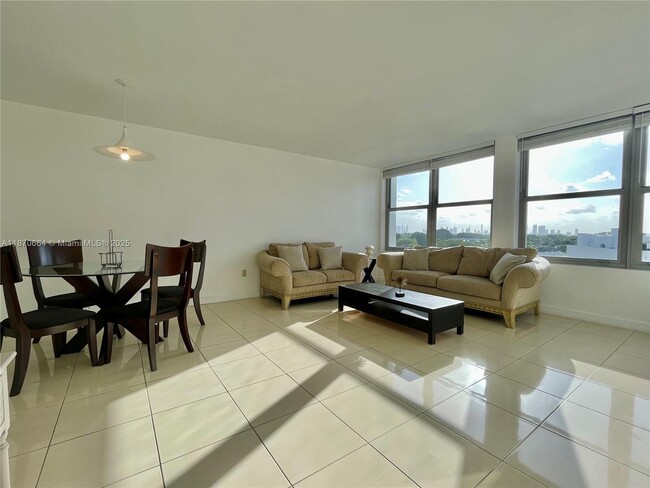 Building Photo - 2899 Collins Ave