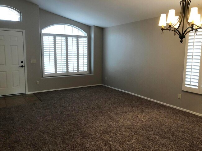 Foto del edificio - 481 W Smoke Tree Rd