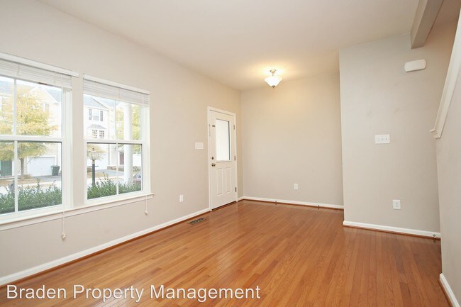 Building Photo - 4 br, 3.5 bath House - 311 Patriot Way