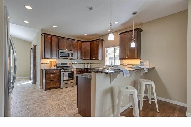 Building Photo - 4 Bedroom, 2.5 bath in Blaine Available fo...