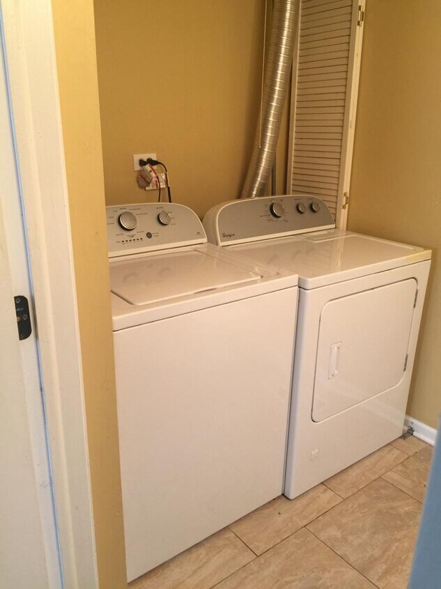 Foto principal - 235 Essex Ct