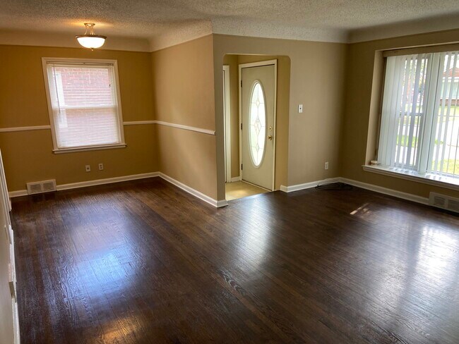 Foto del edificio - 13030 Rosemary Blvd