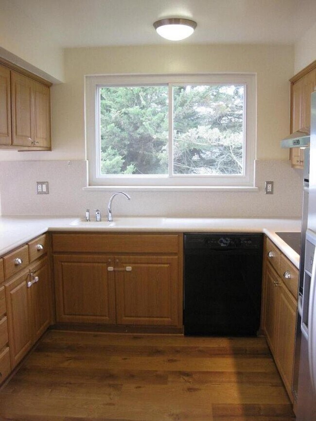 Foto del edificio - 5 bedroom in Pacifica CA 94044