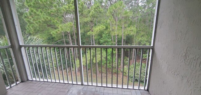 Building Photo - 3/2 Condo in Gated Community