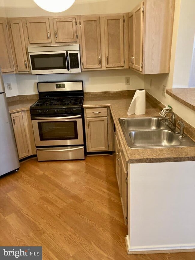 Building Photo - 13085 Autumn Woods Way