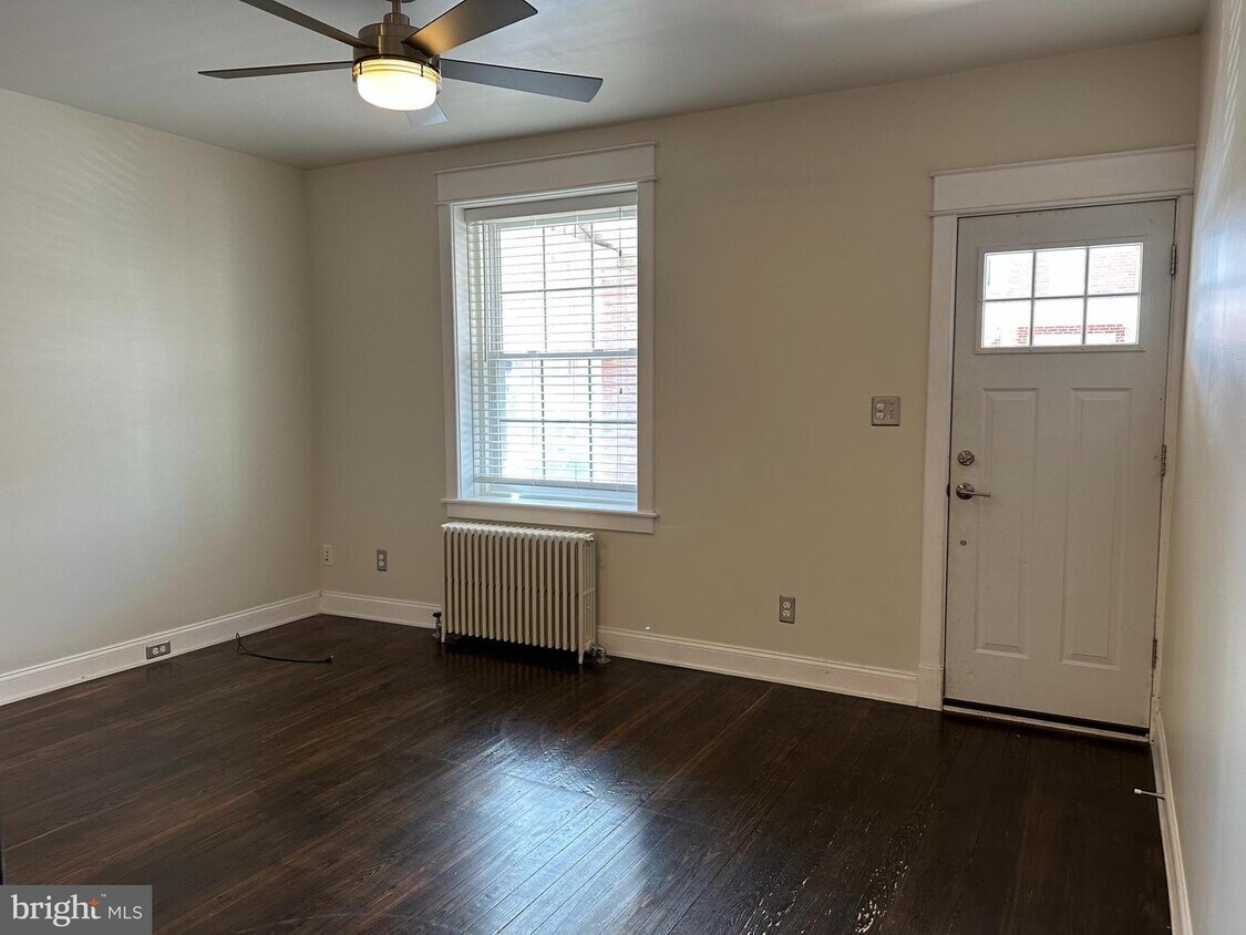 Foto principal - 1909 Howland St