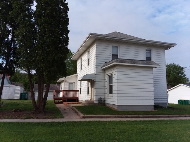 Building Photo - 111 7th St NE
