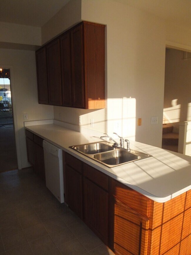Building Photo - Garage Townhouse near Quantico