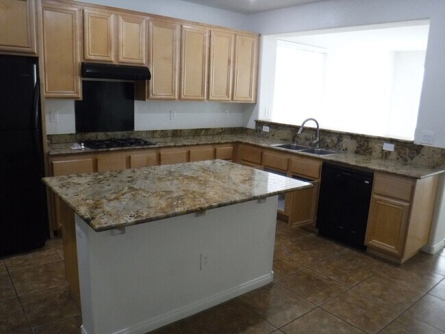 Foto del edificio - 2 STORY 5 BEDROOM HOME WITH BONUS ROOM UPSTAIRS, GRANITE KITCHEN COUNTERTOPS