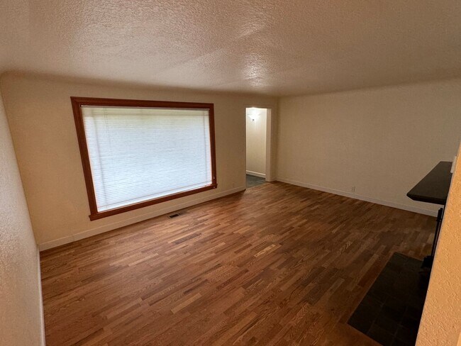 Building Photo - 815 E 28th Ave