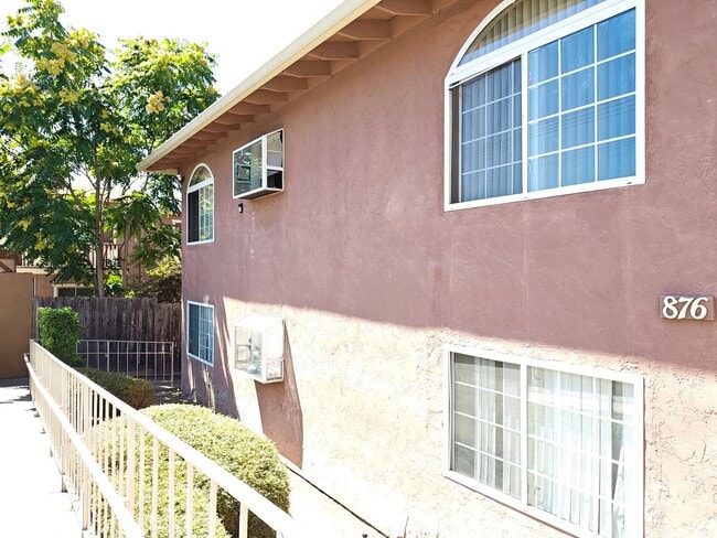 Building Photo - 2 bedrooms 1 bath apartment in El Cajon