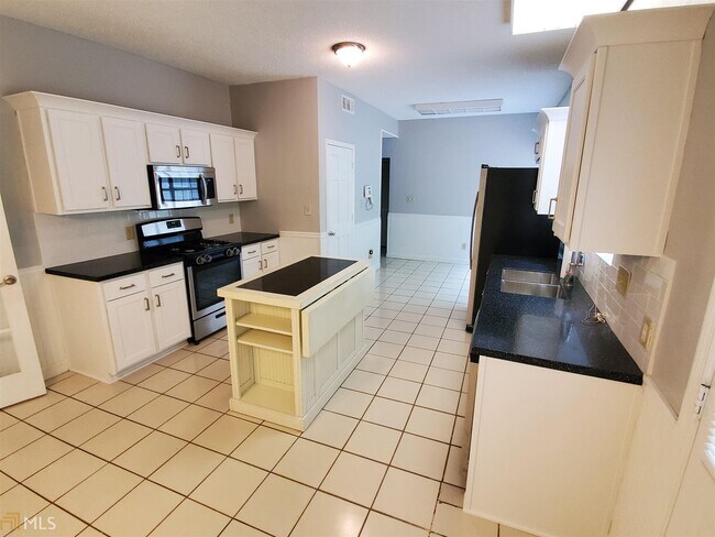 Building Photo - 2735 Trotters Pointe Dr